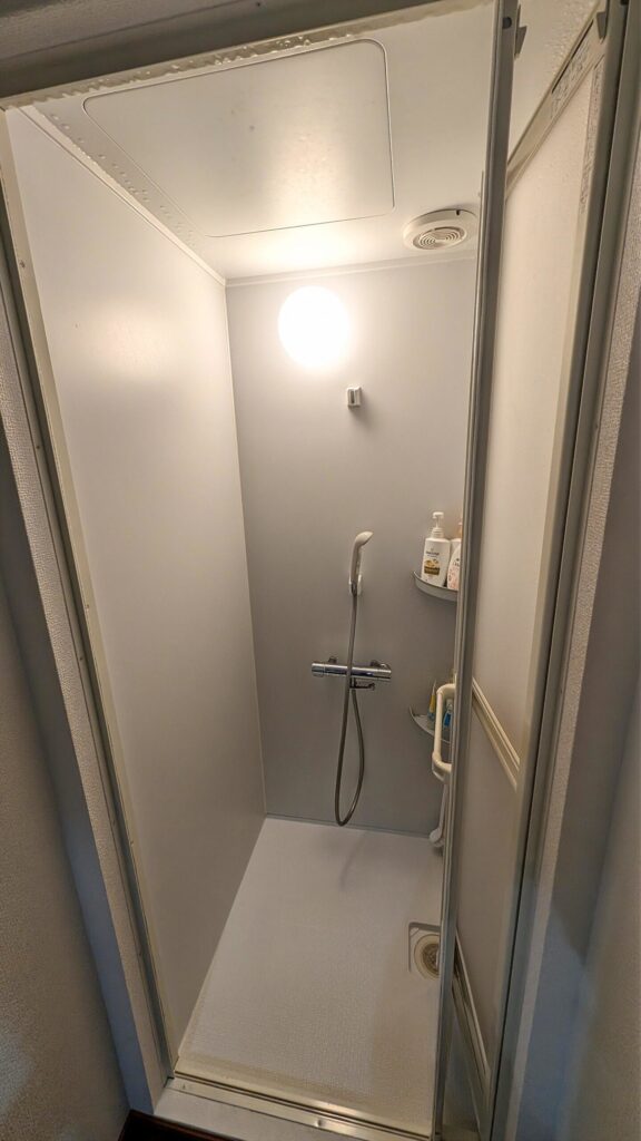 シャワールーム shower room